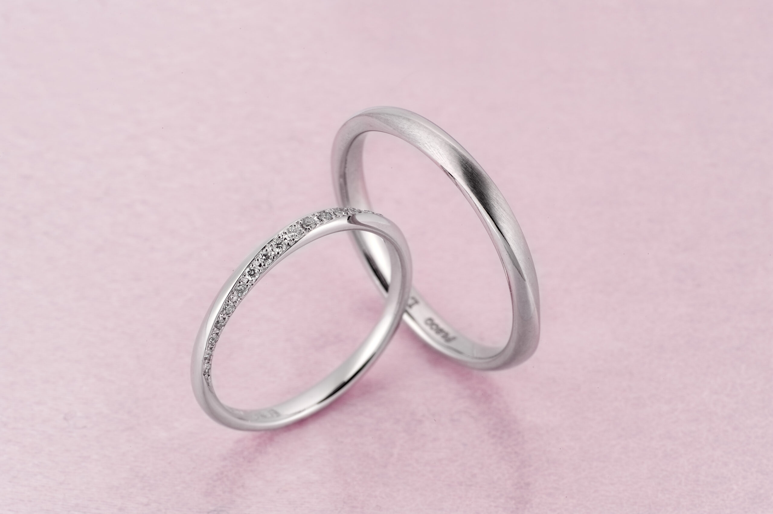 ネックレスにおすすめラブボンドの結婚指輪　ジュピターのプラチナ